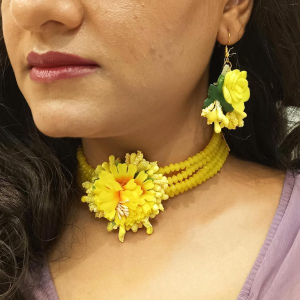 Artificial Flower Flower Jewelry Set Pearl Choker Necklace With Maang Tikka Earrings Floral Handmade Perfect For Mehndi, Mayon, Or Haldi Ceremonies