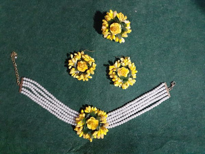 Artificial Flower Flower Jewelry Set Pearl Choker Necklace With Maang Tikka Earrings Floral Handmade Perfect For Mehndi, Mayon, Or Haldi Ceremonies